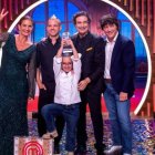 Loreto con el título de ganadora junto al jurado. Fuente: RTVE