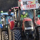 Agricultores alemanes protestan con sus tractores contra la decisión del Gobierno de Alemania de acabar con los subsidios al diésel.