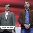 En la imagen se ve a Salvador Illa junto a Pedro Sánchez