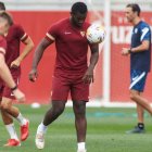 Joris Gnagnon, durante un entrenamiento con el Sevilla