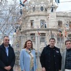 María José Catalá y José Luis Martínez-Almeida visitan el montaje de la mascletà por la pirotecnia Alpujarreña