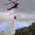 Un avión del Consorcio Provincial de Bomberos en el incendio Forestal de Alzira.