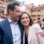 La presidenta de la Comunidad de Madrid, Isabel Díaz Ayuso, junto al presidente andaluz Juanma Moreno.