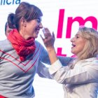 Marta Lois y Yolanda Díaz durante uno de los actos de campaña de Sumar para las recientes elecciones en Galicia.