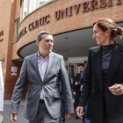 El gerente del Hospital Clínico de Valencia, Álvaro Bonet Pla; la ministra de Sanidad, Mónica García y el consejero de Sanidad de la Generalitat valenciana, Marciano Gómez.