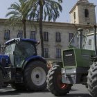 Tractorada frente a la Delegación del Gobierno en València, procedente de Meliana