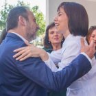 Ábalos saluda a Diana Morant
