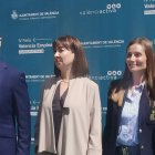 El portavoz de Vox en el Ayuntamiento de València, Juanma Badenas (primero izquierda), y la concejala Cecilia Herrero (segunda derecha) , en la inauguración de 'València Emplea'.