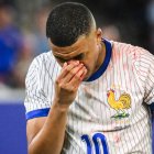 Mbappé se rompió ante Austria el tabique nasal