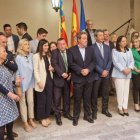 El vicepresidente Vicente Barrera con los consellers de Vox y los diputados de Vox en Les Corts en la declaración institucional.