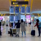 Los aeropuertos se llenan para la vuelta a la rutina