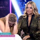 Cristina Tárrega observa la reacción de su invitada, en "La vida sin filtros"