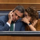 El presidente del Gobierno y líder del PSOE, Pedro Sánchez, y la vicepresidenta primera y ministra de Hacienda, María Jesús Montero.