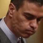 El presidente del Gobierno, Pedro Sánchez, resopla