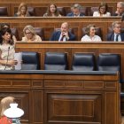 La ministra de Igualdad, Ana Redondo, interviene durante una sesión plenaria extraordinaria, en el Congreso de los Diputados, a 23 de julio de 2024, en Madrid (España). El Pleno del Congreso elige hoy, 23 de julio, a los diez nuevos vocales del Consejo General del Poder Judicial (CGPJ) que corresponden a la Cámara Baja --seis de origen judicial y cuatro juristas de reconocido prestigio– designados por votación en urna y aprueba la reforma judicial pactada también por el PSOE y el PP en el marco de su acuerdo para renovar el órgano de gobierno de los jueces, que está en funciones desde diciembre de 2018 cuando caducó su mandato. Otros temas a debatir en el pleno es la reforma de la ley de Extranjería y del límite de gasto no financiero, conocido como ‘techo de gasto’.
Eduardo Parra / Europa Press
23/7/2024