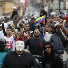 Protestas antigubernamentales en las calles de Caracas después de las elecciones del domingo.