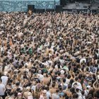 Miles de personas asisten al concierto de Fernando Costa durante la celebración del Arenal Sound Festival en la playa El Arenal, a 3 de agosto de 2023, en Burriana, Castellón. Arenal Sound