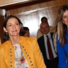 La exministra de Industria, Comercio y Turismo, Reyes Maroto junto a Begoña Gómez.