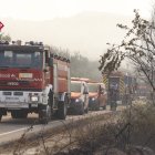 Camiones de bomberos en el incendio de Benasau