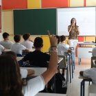Una profesora da clase. Imagen de archivo