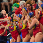 El equipo español celebra el oro olímpico conseguido en París nada más acabar la final contra Australia.