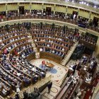 Plano general del hemiciclo del Congreso, con los diputados en sus escaños.