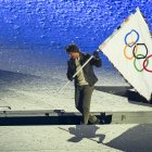 Tom Cruise, con la bandera olímpica