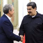 El expresidente del Gobierno de España José Luis Rodríguez Zapatero con Nicolás Maduro.