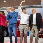 Sánchez, Illa y Borrell, en un acto de la campaña electoral catalana.