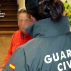 Una agente de la Guardia Civil actuando en un pueblo español