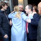 Cristina Cifuentes y Daniel Pontes durante la presentación del mural "homenaje a Lina Morgan" con motivo del día del Teatro en el año 2017.
Madrid. 27/03/2017