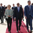 Pedro Sánchez, junto a Ursula Von der Leyen y el presidente mauritano en el último viaje al país africano el pasado mes de febrero.