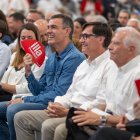 Pedro Sánchez y Salvador Illa, en la campaña de las elecciones catalanas.