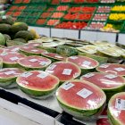 Sandía en un aparador de Mercadona