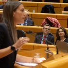 Félix Bolaños y María Jesús Montero escuchan la portavoz de Junts en el Congreso, Miriam Nogueras, durante un pleno.