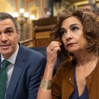 El presidente del Gobierno, Pedro Sánchez y la vicepresidenta primera y ministra de Hacienda, María Jesús Montero.