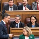 Pedro Sánchez durante una sesión en el Congreso con Óscar Puente y Patxi López de fondo.