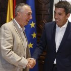 El síndic de Compromís, Joan Baldoví, y el president de la Generalitat, Carlos Mazón.