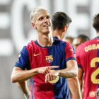 Dani Olmo celebra su primer gol con el Barcelona.