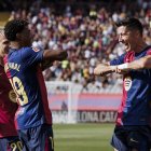 Lamine Yamal y Lewandowski celebran un gol del Barcelona.