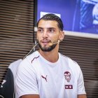 Rafa Mir, en su presentación como jugador del Valencia.