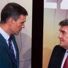 Pedro Sánchez junto a Escrivá