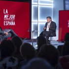 Conversación entre Pedro Sánchez y José Luis Escrivá

El secretario general y presidente del Gobierno, Pedro Sánchez, inicia la primera de las conversaciones bajo el título "De trabajo con..." con el ministro de Inclusión, Seguridad Social y Migraciones, José Luis Escrivá.

Foto: Eva Ercolanese / PSOE