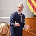 El presidente de Aragón, Jorge Azcón, durante una sesión en las Cortes.