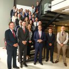 Gonzalo Gortázar, durante su visita a la oficina de CaixaBank en Casablanca.