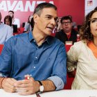 El secretario general del PSOE y presidente del Gobierno, Pedro Sánchez, y la vicesecretaria general del PSOE, vicepresidenta primera del Gobierno y ministra de Hacienda, María Jesús Montero.