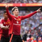 Alejandro Garnacho celebra un gol con el Manchester United.