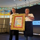 El Restaurante Miguel y Juani, de l'Alcúdia, cocina la 'mejor paella del mundo' en el Concurs Internacional de Sueca.