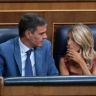 Pedro Sánchez junto a Yolanda Díaz en el Congreso