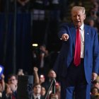 18 September 2024, US, New York: Former US President and Republican presidential candidate Donald Trump (C) speaks during his election rally at Nassau Coliseum in Uniondale. Photo: Andrea Renault/ZUMA Press Wire/dpa

Andrea Renault/ZUMA Press Wire/d / DPA
18/9/2024 ONLY FOR USE IN SPAIN